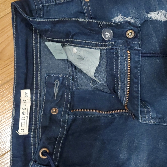 Distressed high rise stretch jogger jeans - Picture 7 of 9